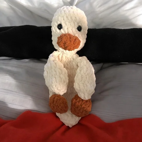 Handmade crochet duck lovey – soft, cuddly plush toy. - Picture 2 of 3